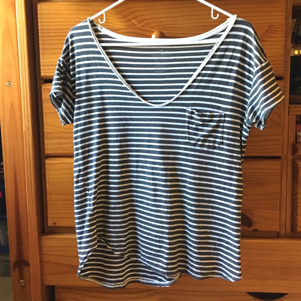Stripped AE v-neck tshirt